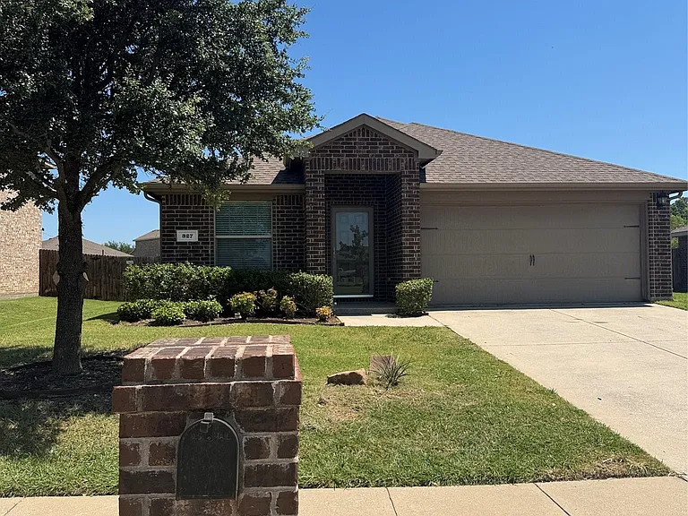 327 Elam Dr — Photo 1