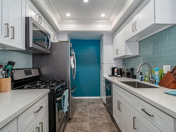 5th image of 5142 Zelzah Ave APT 22