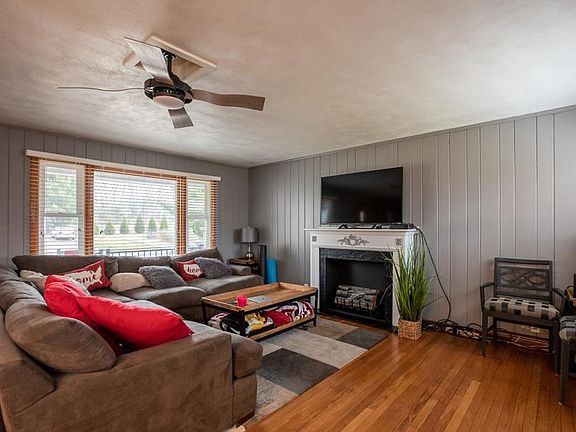 3rd image of 2510 E Eastgate Ln