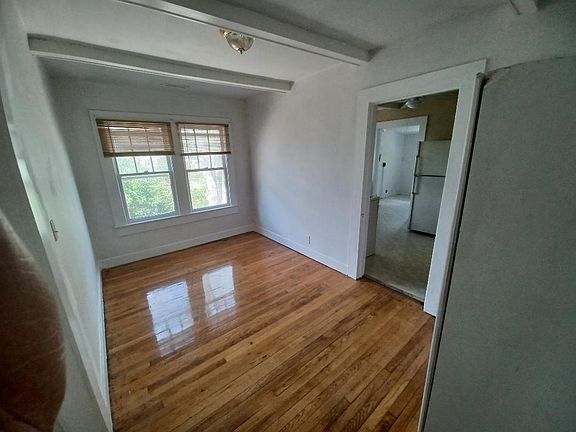 4th image of 2500 Constance St #B