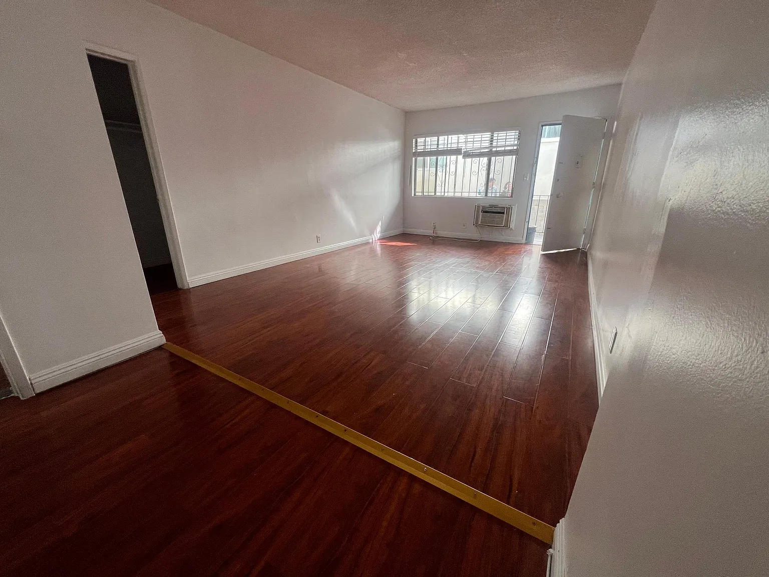 Studio, 575 sqft, $1,700 — Photo 3