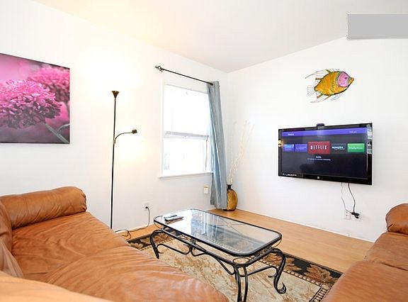 2nd image of 2574 Broadway