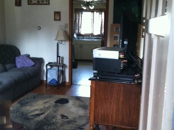 3rd image of 109 2nd Ave E