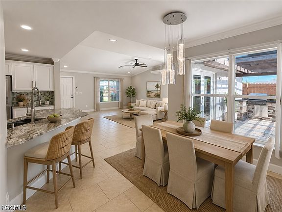 2nd image of 203 Chiquita Blvd S