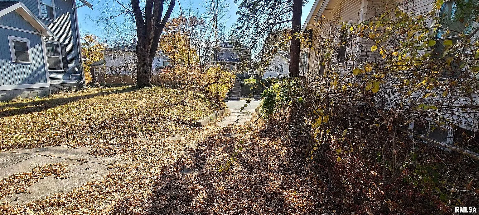 3 bed, 1.5 bath, 1400 sqft, $1,397 — Photo 3