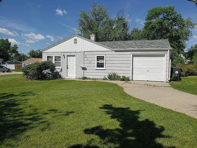 335 E Saint Anne St