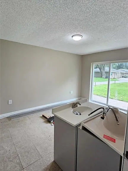 2407 Idlewild St — Photo 9