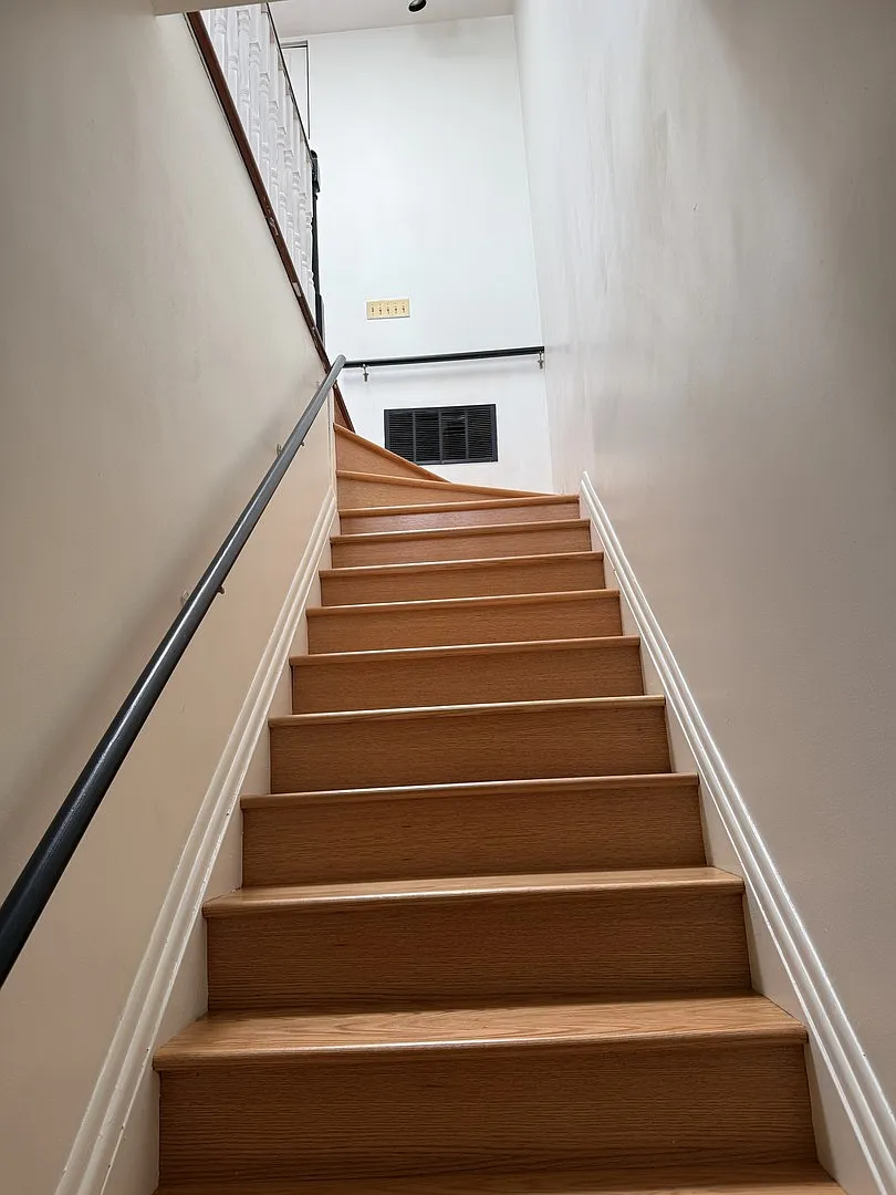 3 bed, 1300 sqft, $1,975 — Photo 2
