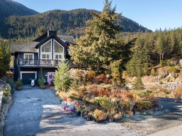 7467 Dogwood St, Pemberton, BC V0N 2L1