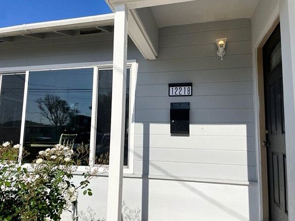 3rd image of 12218 Volunteer Ave