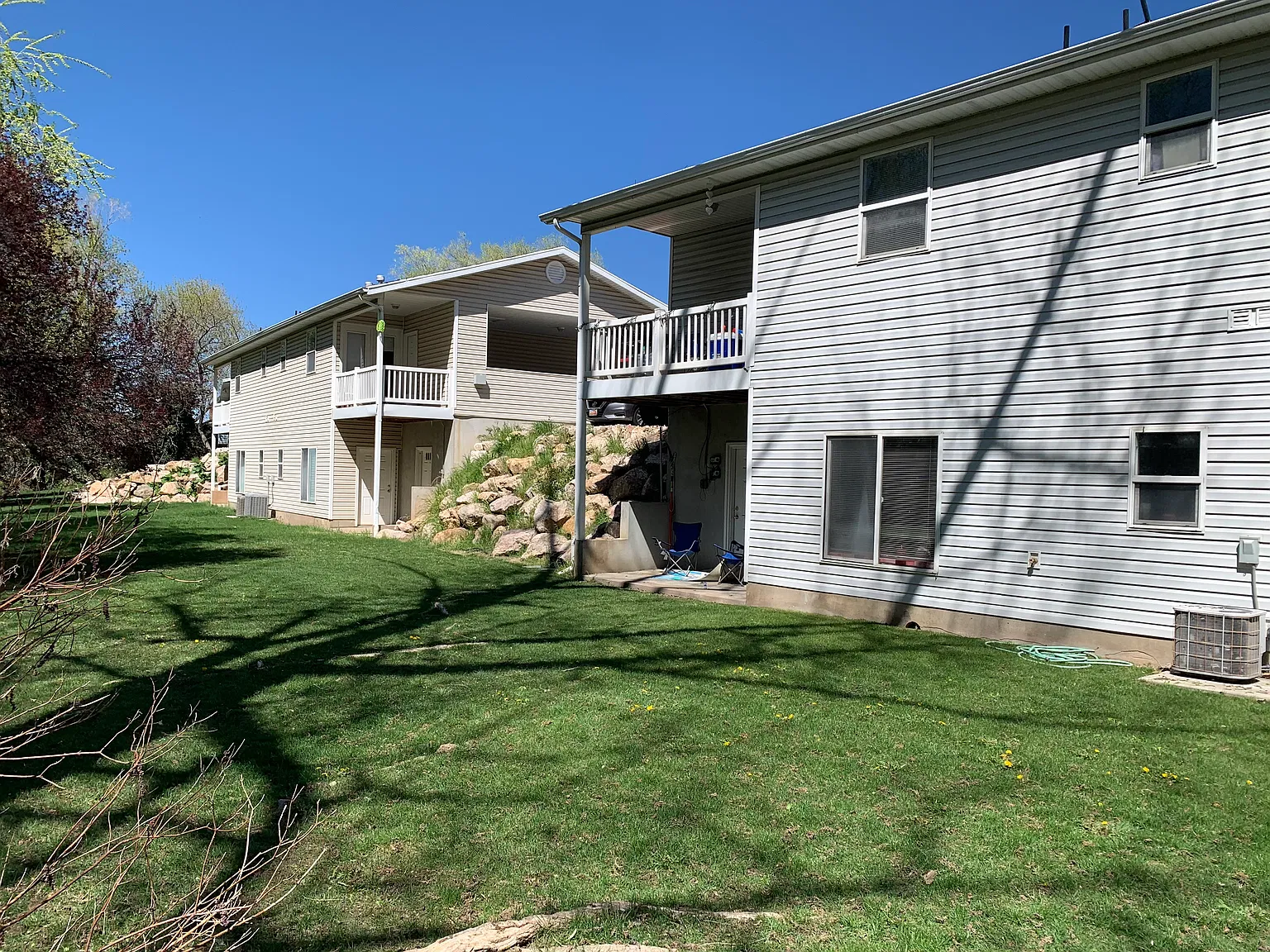 2 bed, 1.5 bath, 1240 sqft, $1,650 — Photo 2