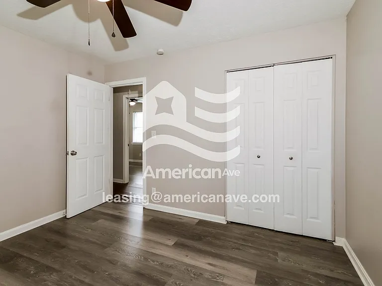 1424492_012_bedroom_12.jpg