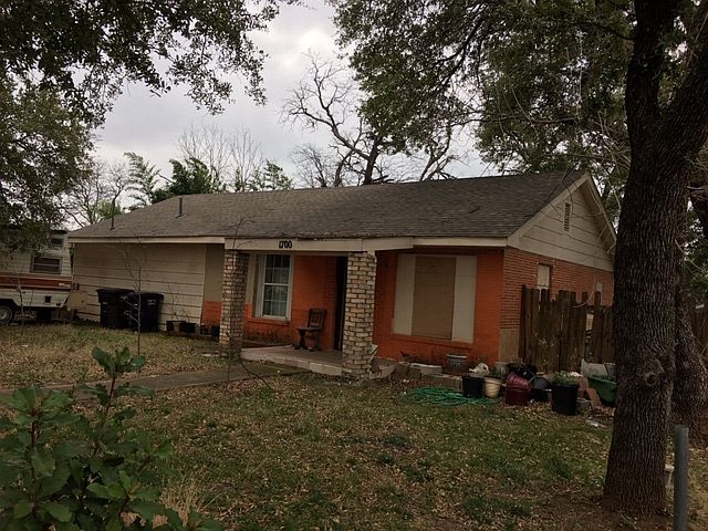 2nd image of 1700 E Harvey Ave