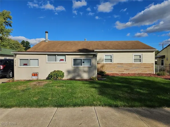 2418 Midway Ave NE, Canton, OH 44705
