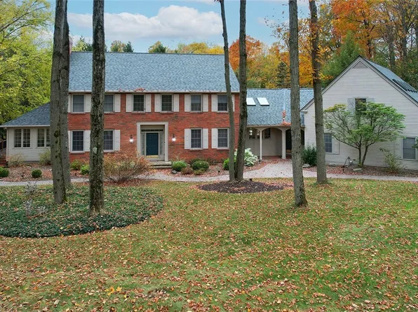 8428 Hobnail Rd, Manlius, NY 13104