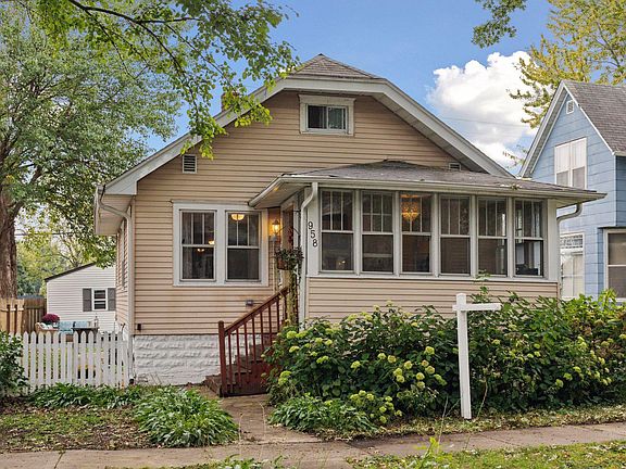 4th image of 958 James Ave
