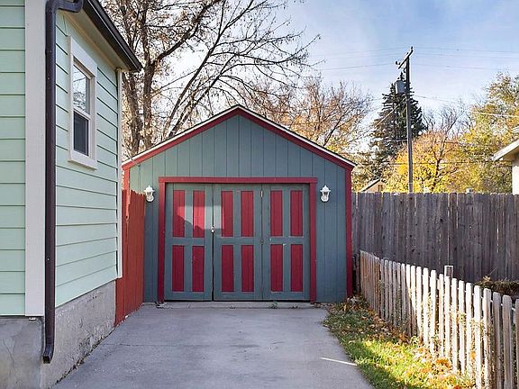 3rd image of 608 Broadwater Ave