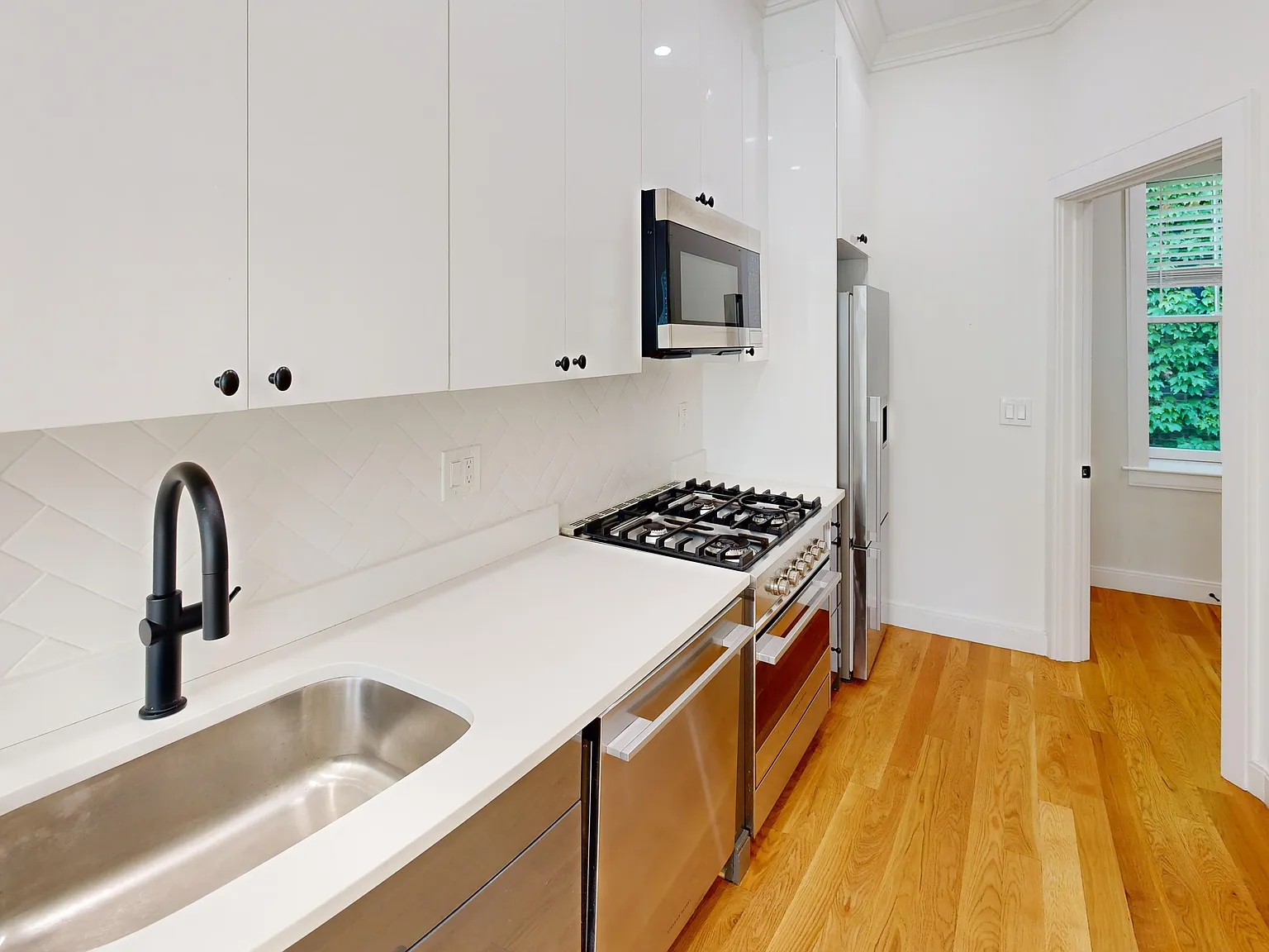 1 bed, 550 sqft, $3,000 — Photo 2