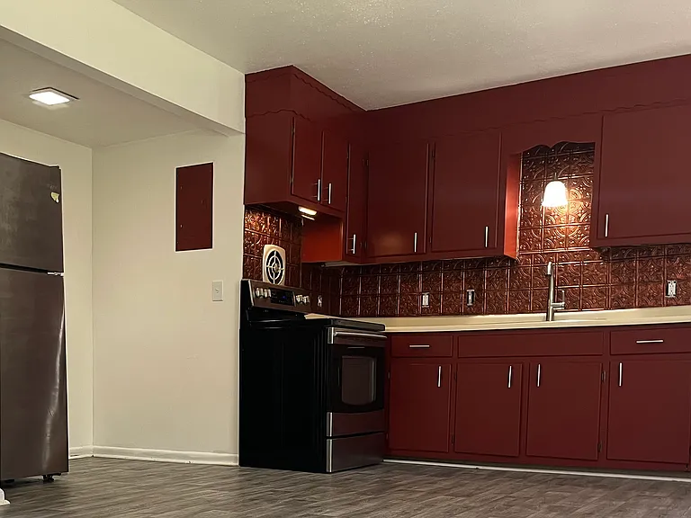145-8 - 1 Bedroom, 1 Bath

Kitchen, New Stainless Steel Appliances