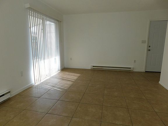 5th image of 869 Iowa Ave #1