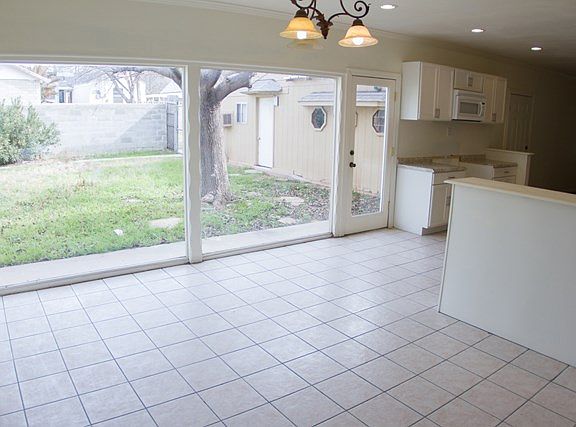 4th image of 1316 N Kelly Ave