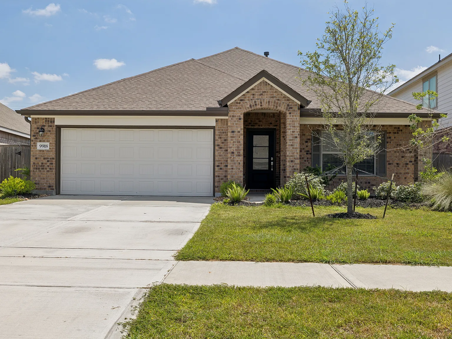 4 bed, 1932 sqft, $2,345 — Photo 1