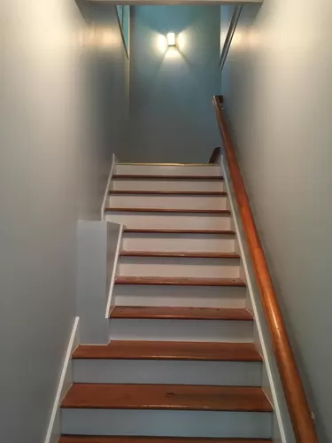 Oversized stairwell - 3045 Imperial Dr