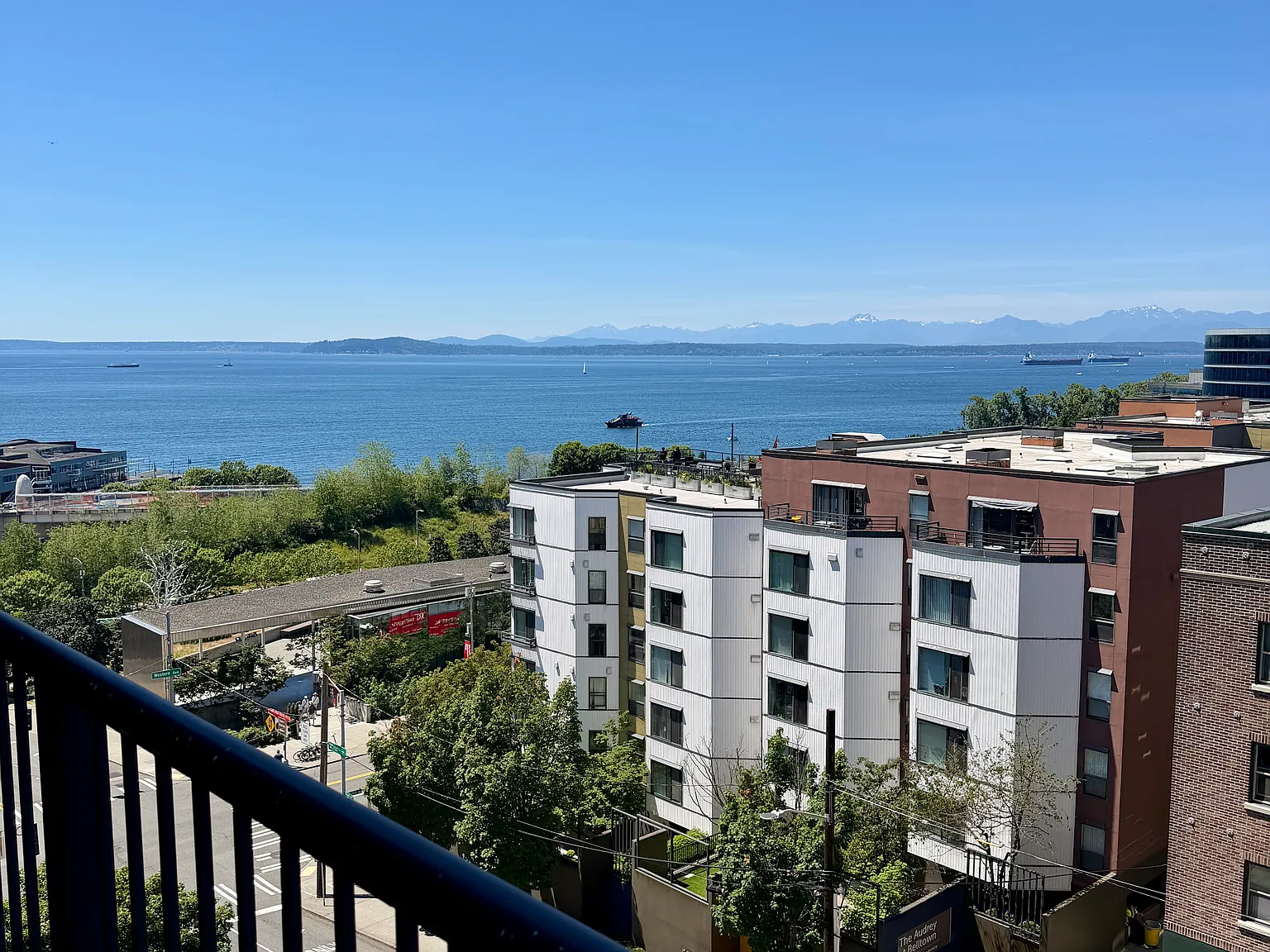 1 bed, 702 sqft, $3,000 — Photo 1