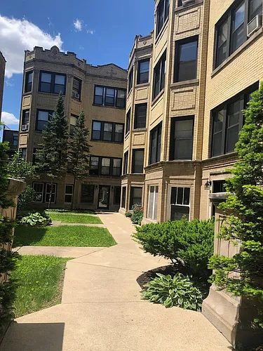 5540-5542 N Artesian Ave Photo 1
