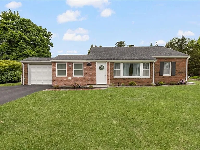 461 River Rd — Photo 3