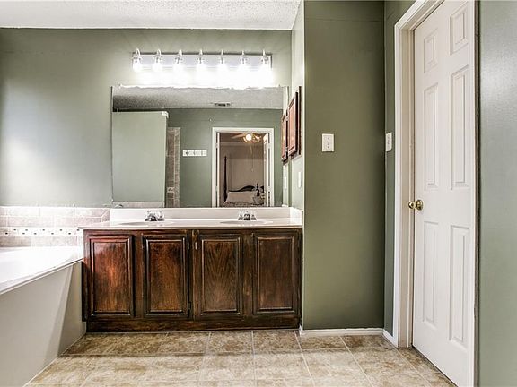 5th image of 5110 Eastcreek Dr
