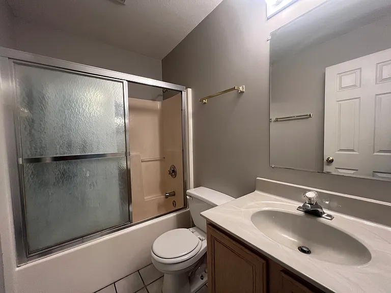 102 Albany Dr — Photo 11