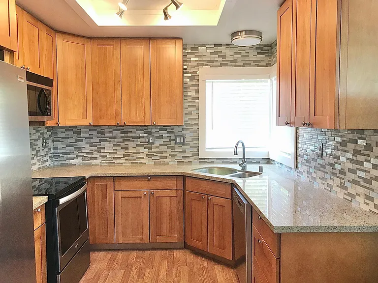 Woodhill Dr — Photo 2