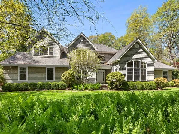 https://photos.zillowstatic.com/fp/c81c5d0ca34230be26bc84f5ae5d3396-p_e.webp