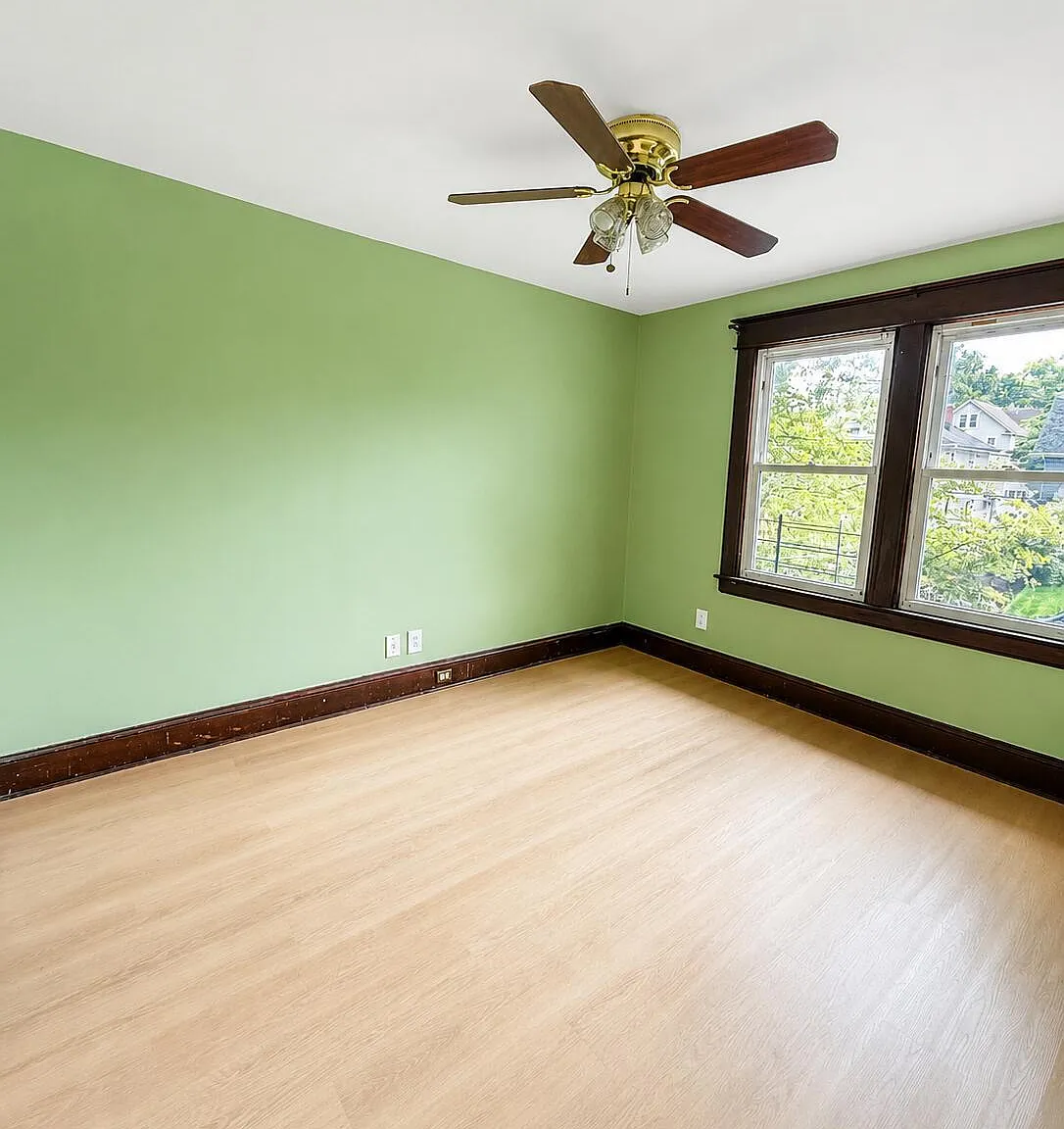 3 bed, 1.0 bath, 1120 sqft, $3,000 — Photo 4