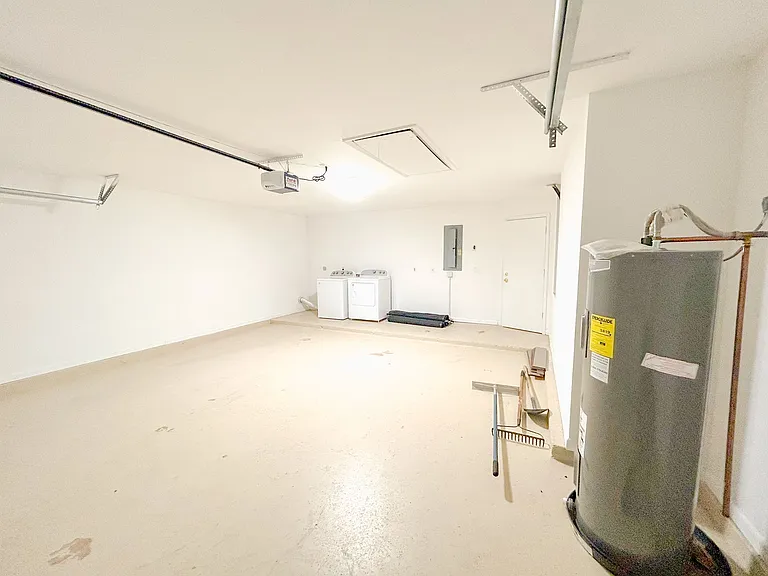 967 SW Aviation Ave — Photo 35