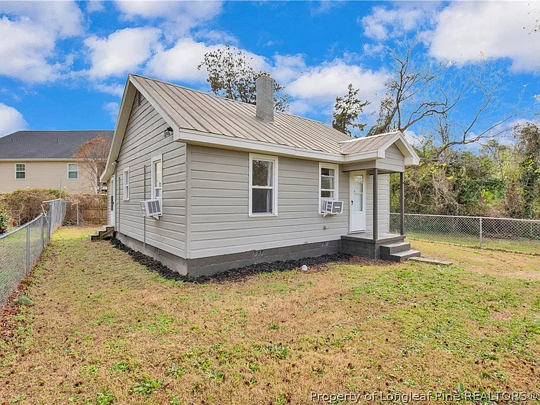326 Hawley Ln — Photo 2