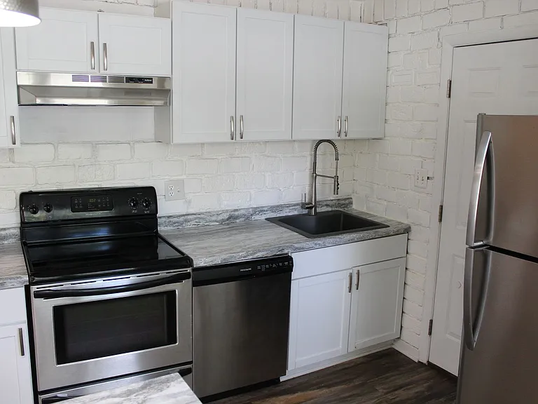 104 N Grant St — Photo 4
