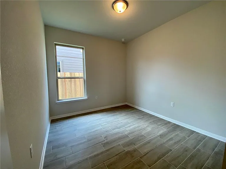 809 Falkland Trce — Photo 13