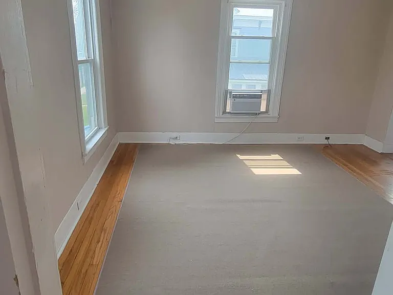 58 Clinton Ave — Photo 2
