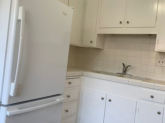 3rd image of 978 Keltner Ave APT 3