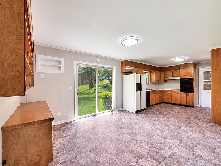 450 Bouton Dr — Photo 9