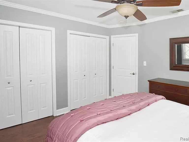 2698 Yorkshire Rd — Photo 12