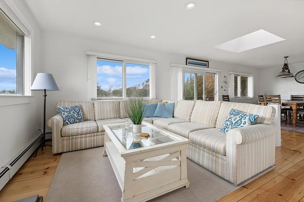 Ditch Plains Beach House with Oceanview — Photo 3