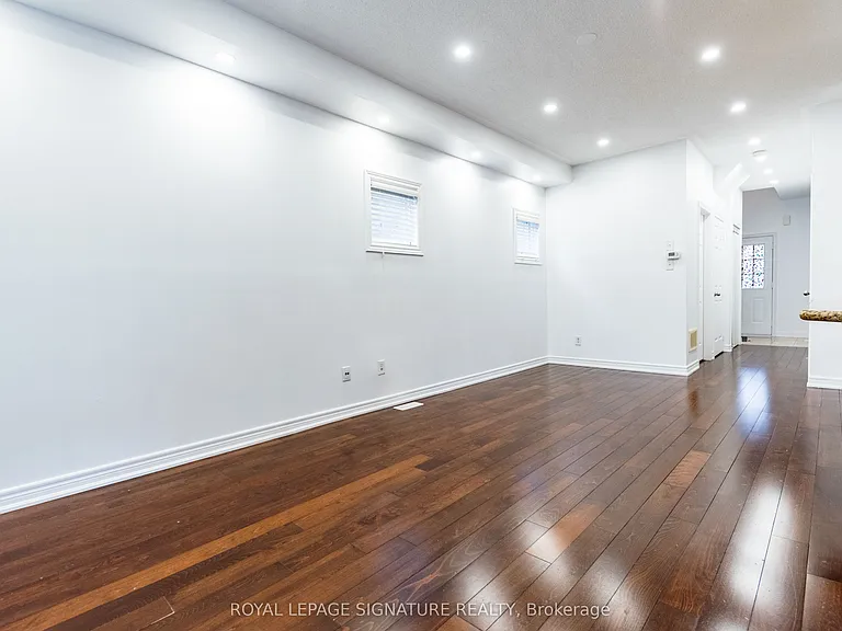3082 Cabano Cres — Photo 31