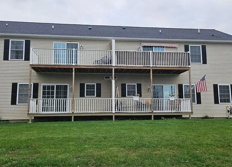 10 Olivia Barre Town — Photo 2