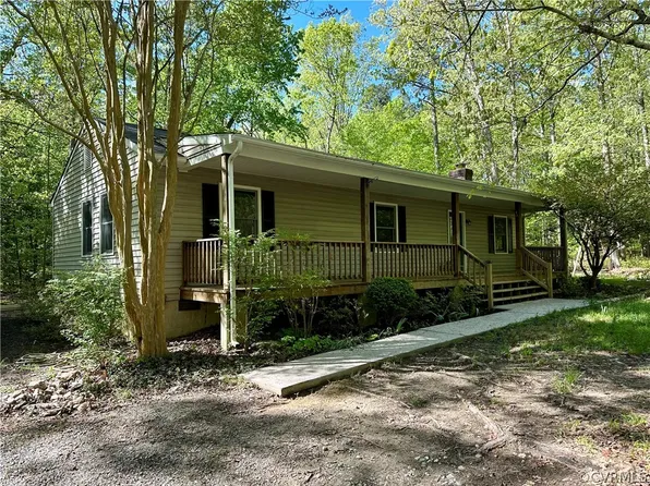 9767 Coleman Dr, Amelia Court House, VA 23002