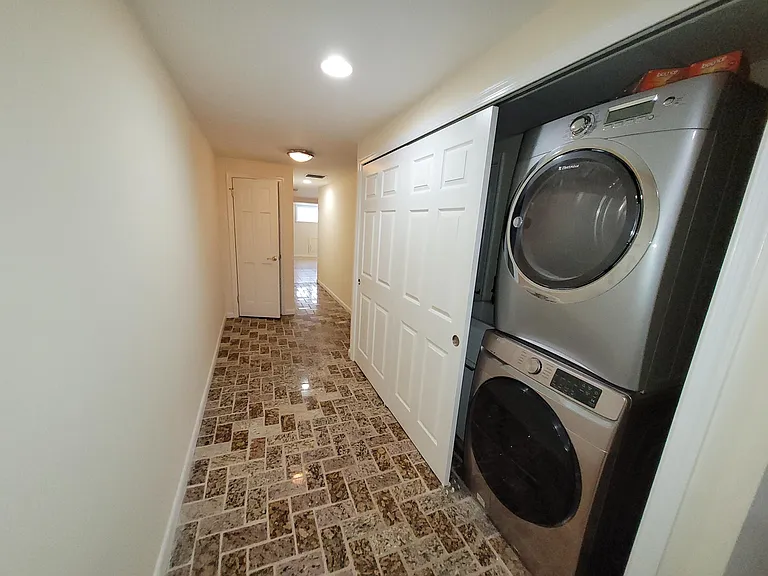 333 Folcroft St — Photo 16