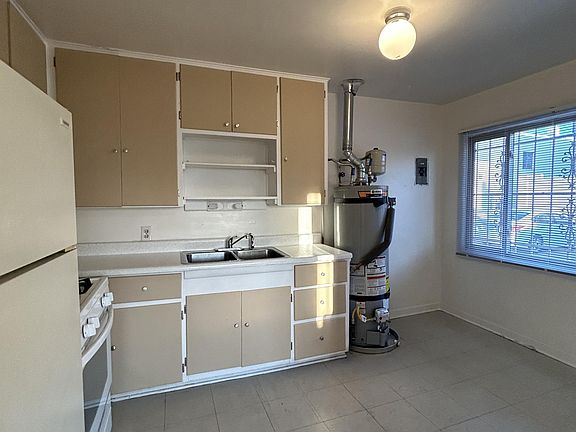 2nd image of 1804 Lead Ave SE #1804