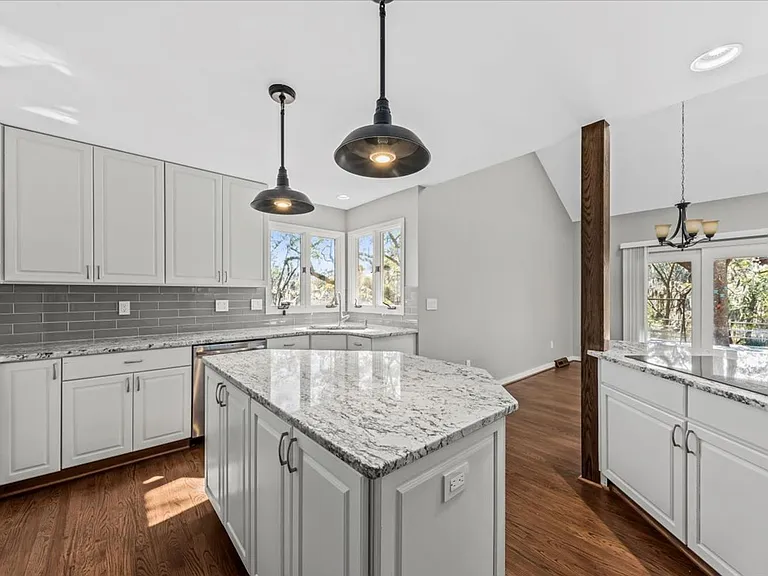 2051 Marsh Flower Ln — Photo 5
